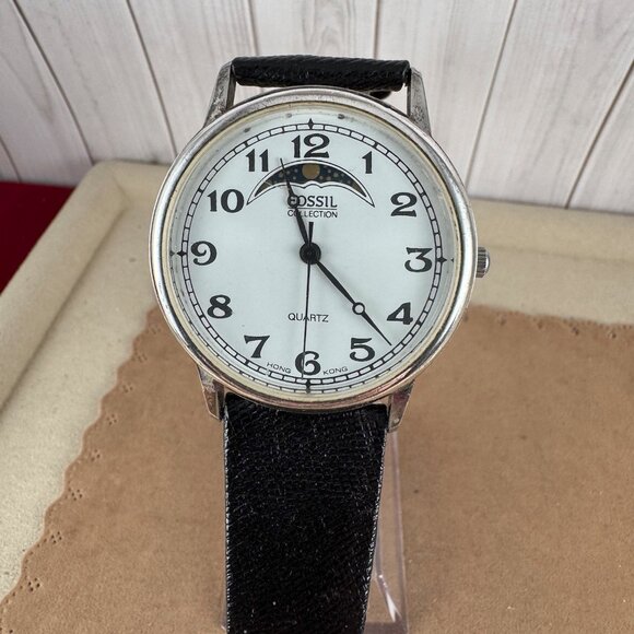 Vintage Fossil Club Collection Moon Phase Watch Silver Tone Bezel Black Strap - Picture 5 of 8